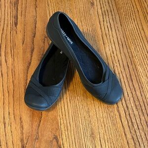 Easy Spirit Black Flats Size 9
